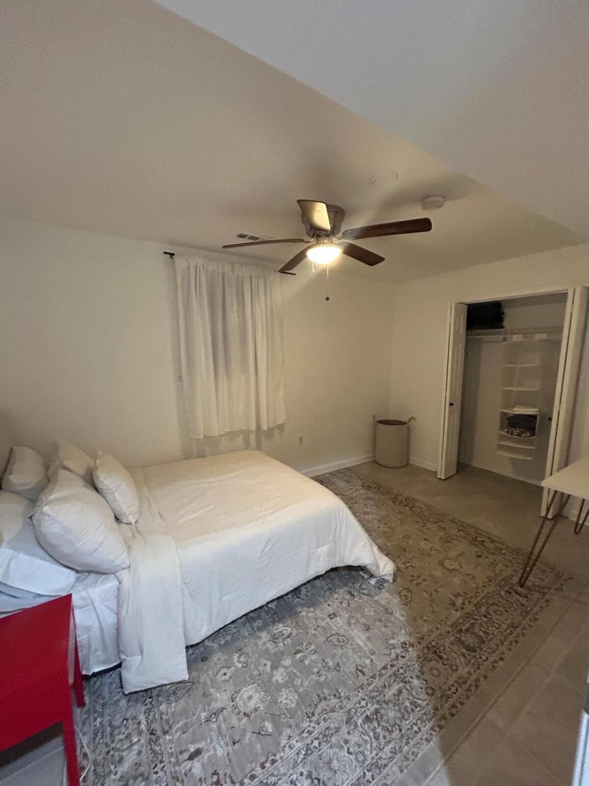 Charming One Bedroom Near Jbab Washington